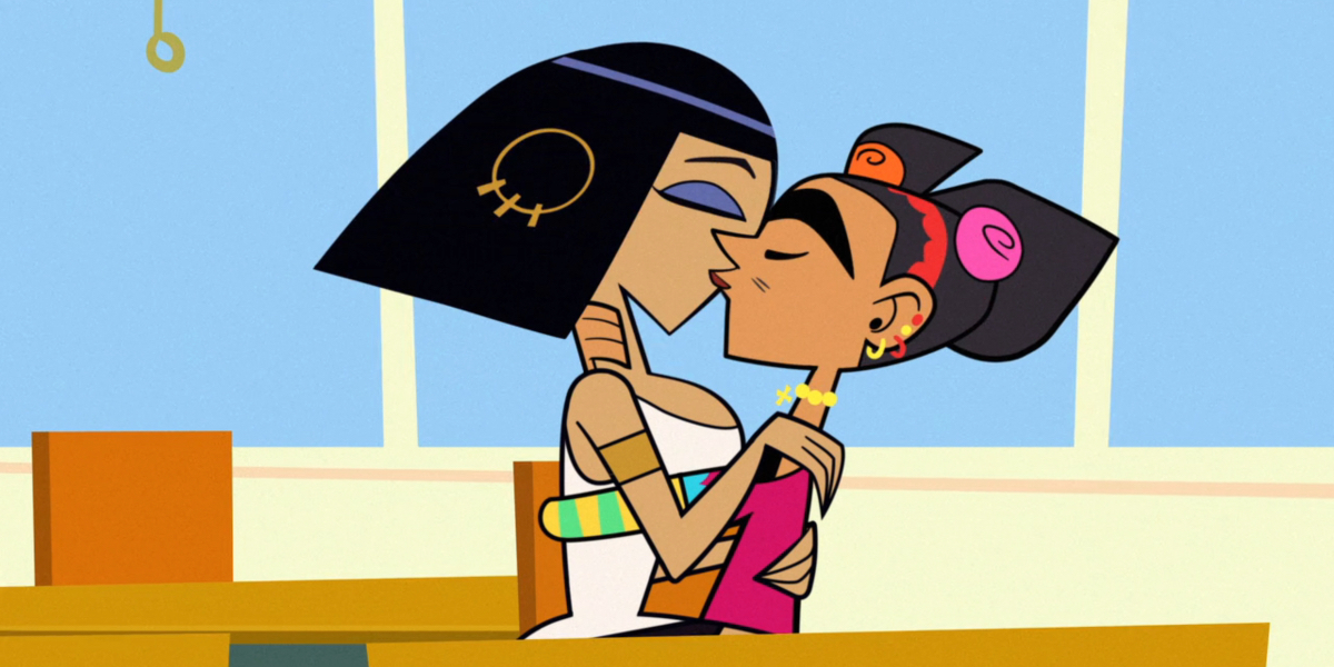 Clone High season three: Cleopatra and Frida Kahlo makeout in class