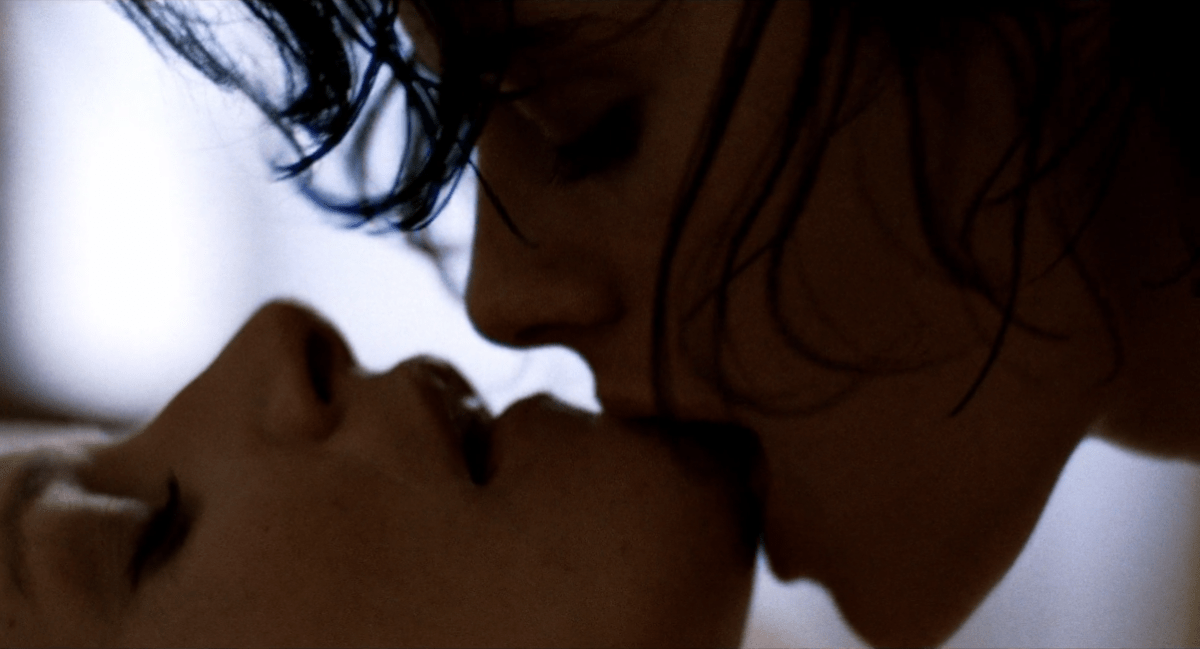 Desert Hearts sex scene: Cay kisses Vivian's chin