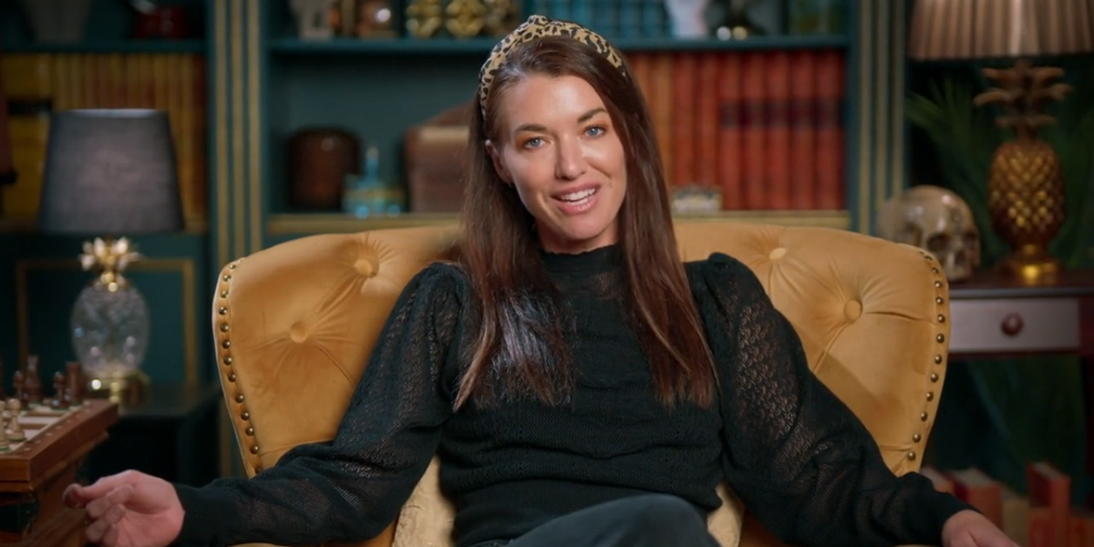 Pavarti and her leopard headband in The Traitors episode 207.