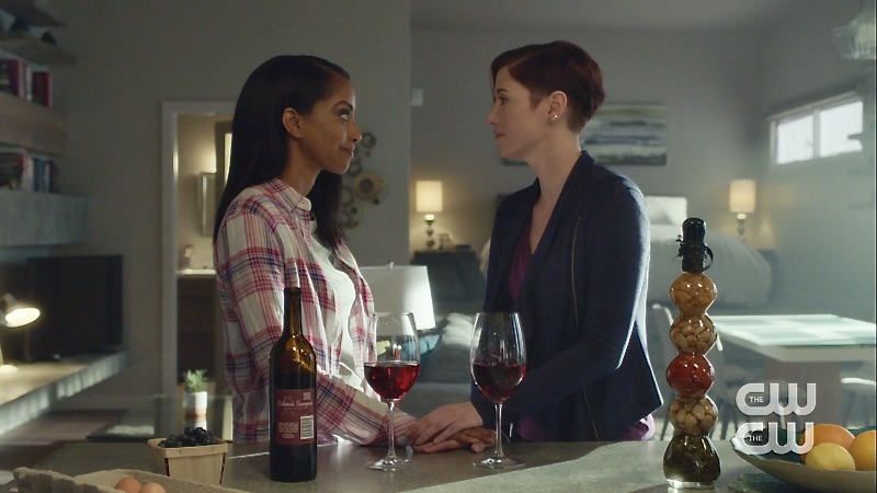 Azie Tesfai and Chyler Leigh as Kelly Olsen and Alex Danvers