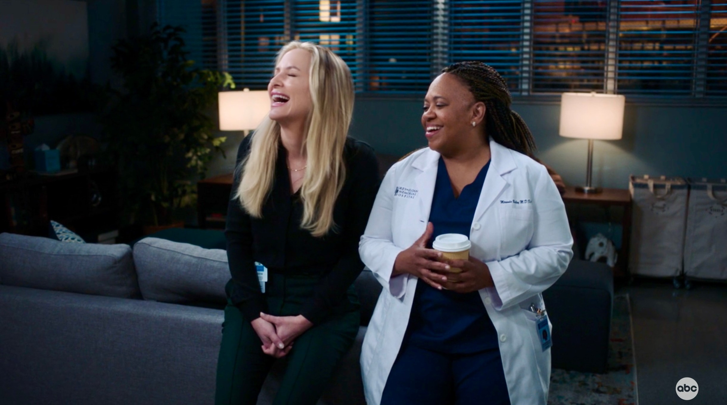 Jessica Capshaw and Her Dimples Are Back on 'Grey's Anatomy' | Autostraddle