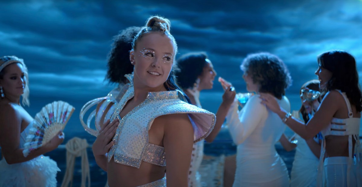 JoJo siwa looking backwards