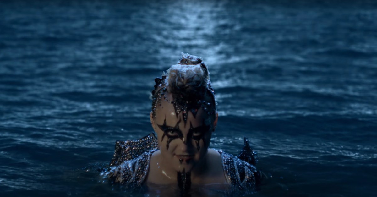 jojo creeeping out of the water