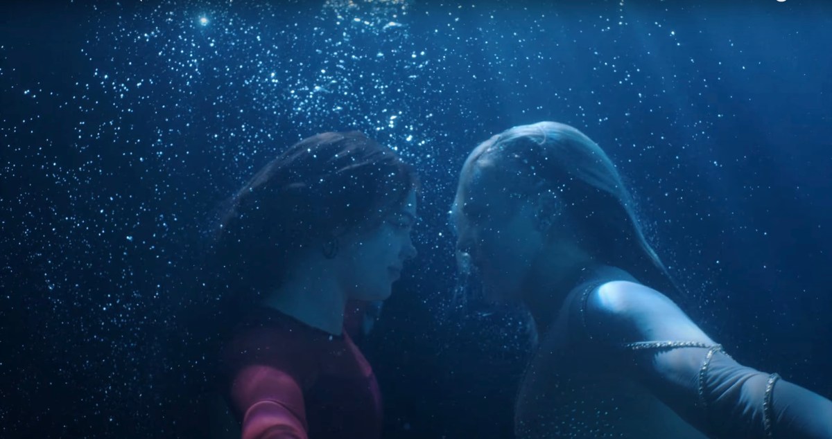 JoJo and a girl underwater looking at each other with bubbles