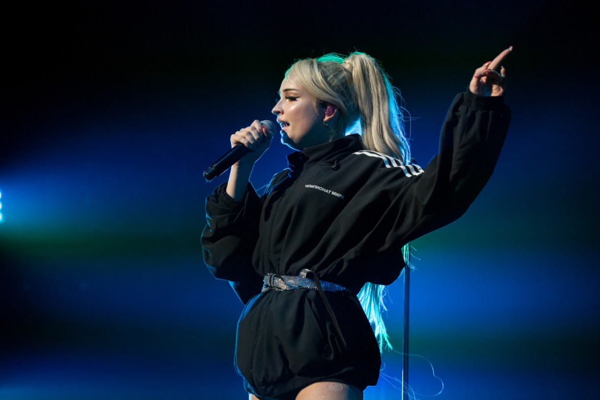 Kim petras peforming in vancouver