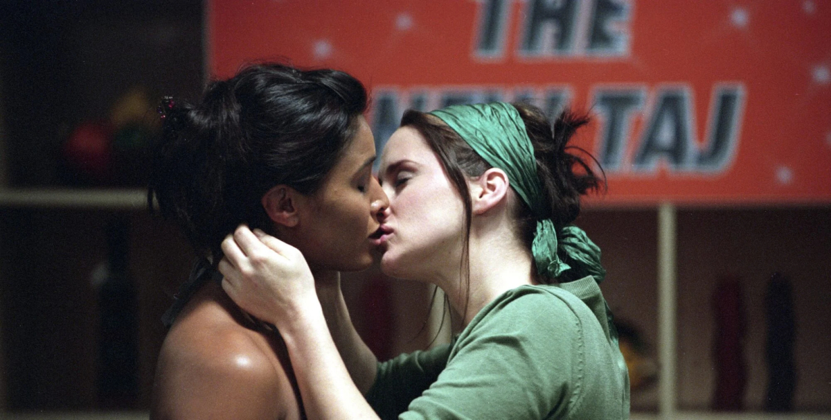 Shelley Conn and Laura Fraser kiss