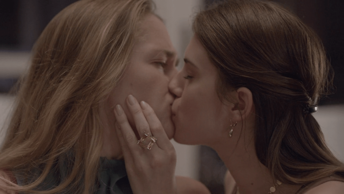 Marnie grabs Jessa's face and kisses her