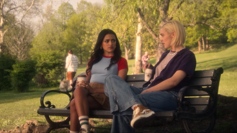 Pretty Little Liars: Summer School, Noa and Jen on a park bench