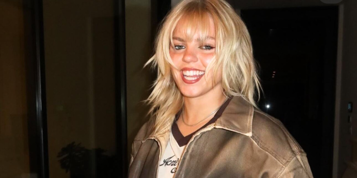 Renee Rapp smiling
