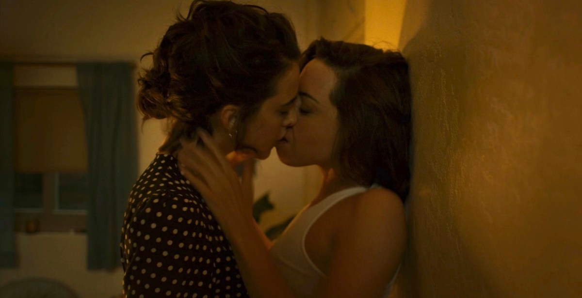 honey don't characters making out