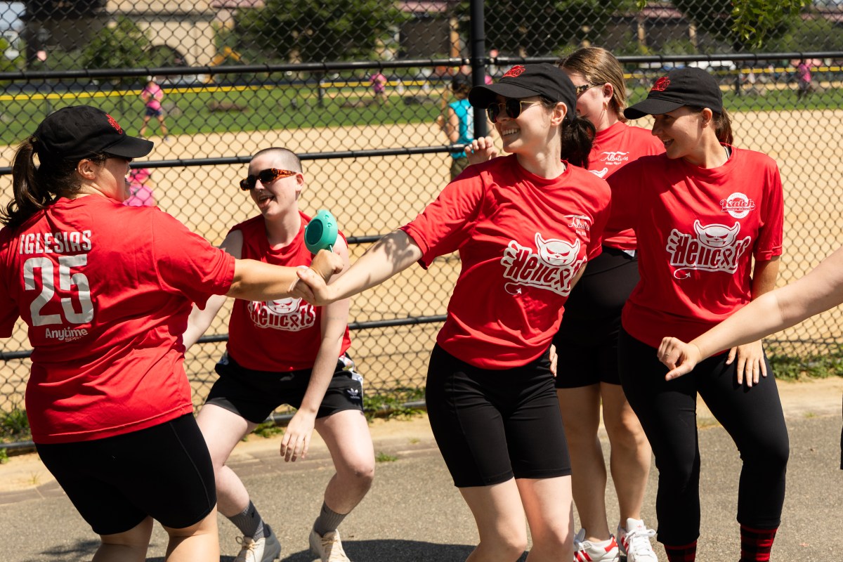 Team Hellcats doing the Apple dance 