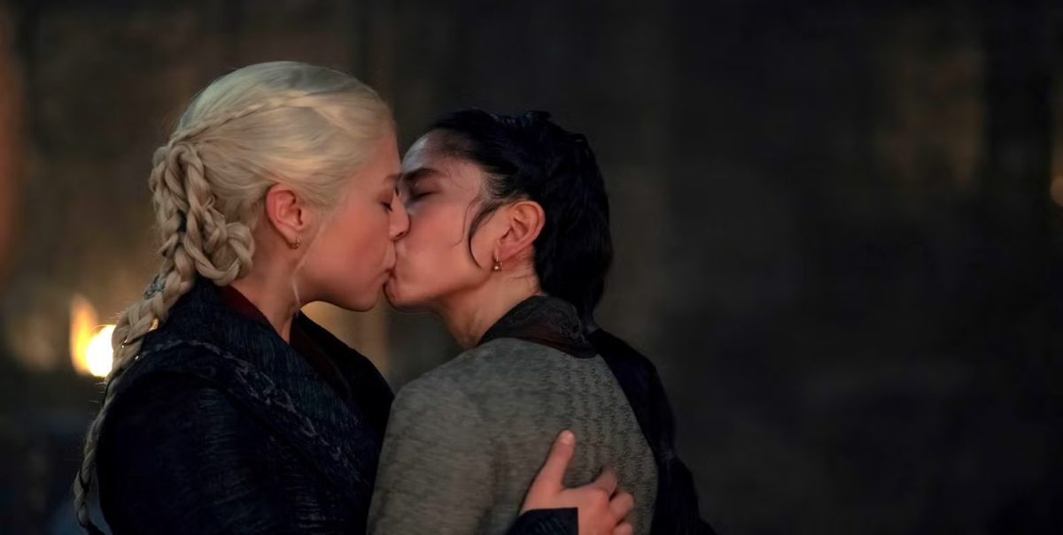 Lady Mysaria and the Queen of Dragonstone kiss.