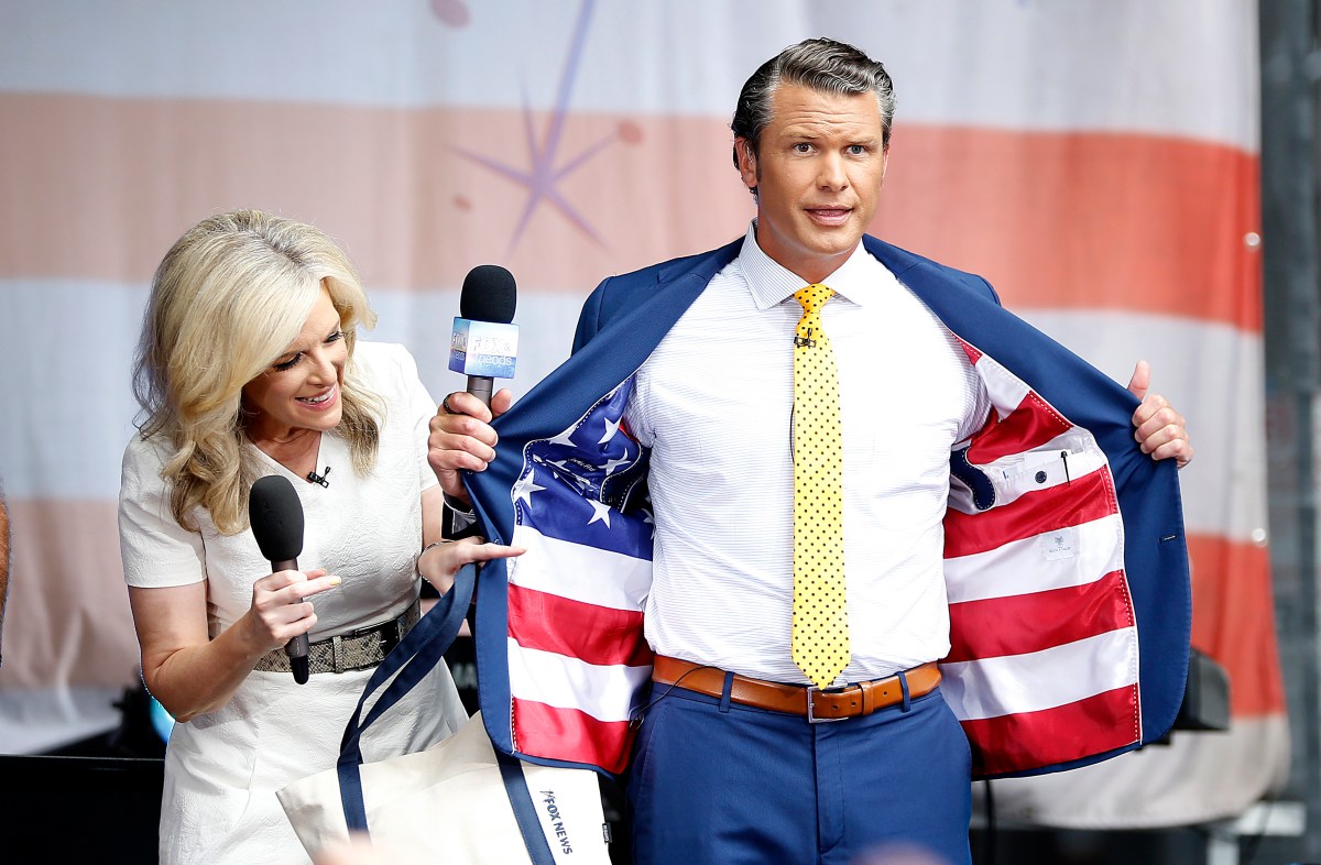NEW YORK, NEW YORK - JULY 19: FOX anchor Pete Hegseth and meteorologist Janice Dean are on stage as Phil Vassar performs on "FOX & Friends" All-American Summer Concert Series on July 19, 2019 in New York City. (Photo by John Lamparski/Getty Images)