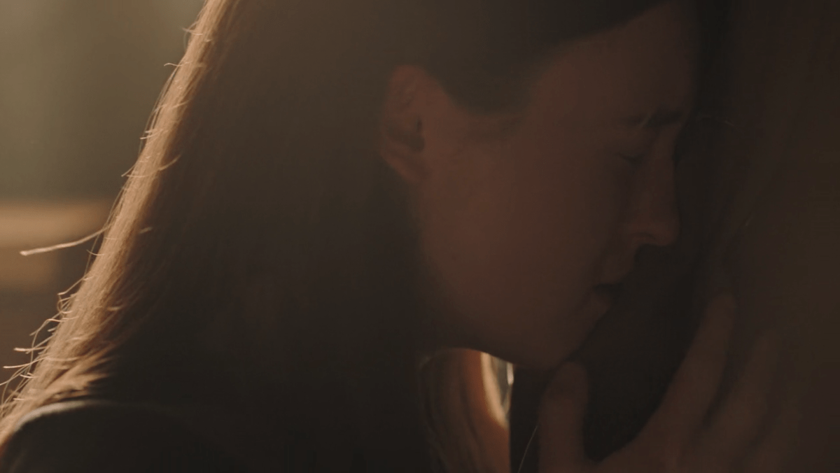 The Last of Us 203 ellie crying into joel's shirts