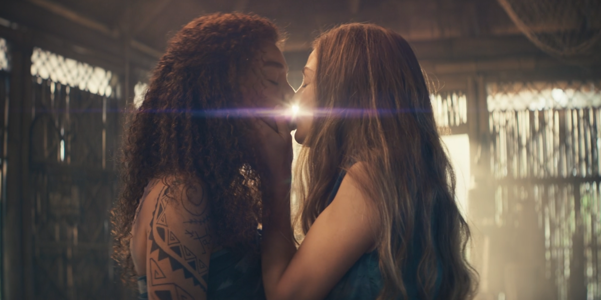 Wheel of Time moiraine and siuan kiss