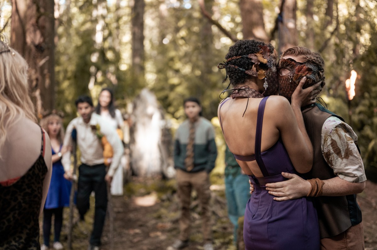 (L-R): Samantha Hanratty as Teen Misty, Steven Krueger as Ben Scott, Courtney Eaton as Teen Lottie, Luciano Leroux as Javi, Jasmin Savoy Brown as Teen Taissa and Liv Hewson as Teen Van in YELLOWJACKETS, “Doomcoming”. Photo credit: Kailey Schwerman/SHOWTIME.