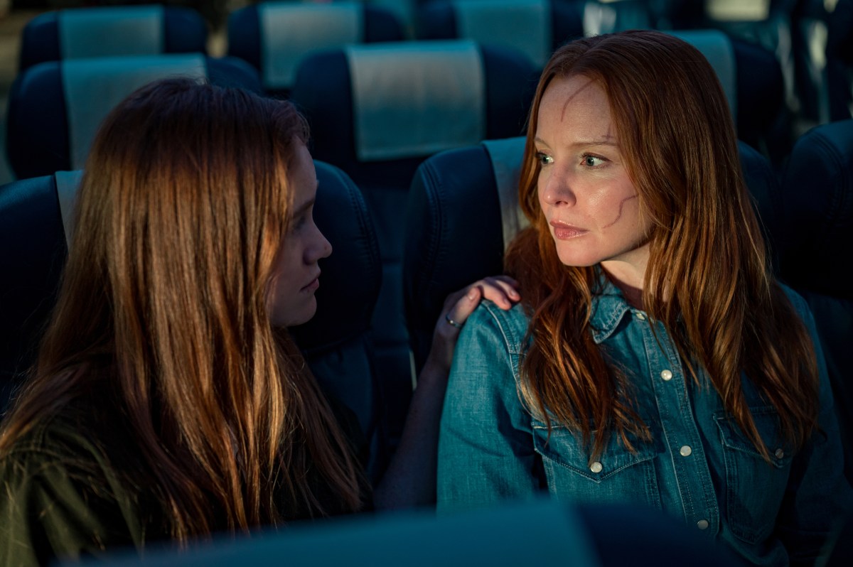 L-R: Liv Hewson as Teen Van and Lauren Ambrose as Van in Yellowjackets, episode 9, season 3, streaming on Paramount+ with SHOWTIME, 2025. Photo Credit: Kailey Schwerman/Paramount+ with SHOWTIME.