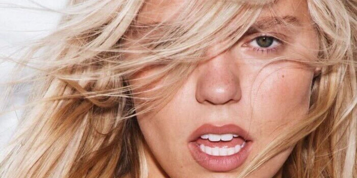 A close up of Reneé Rapp promoting her new single "LEAVE ME ALONE"