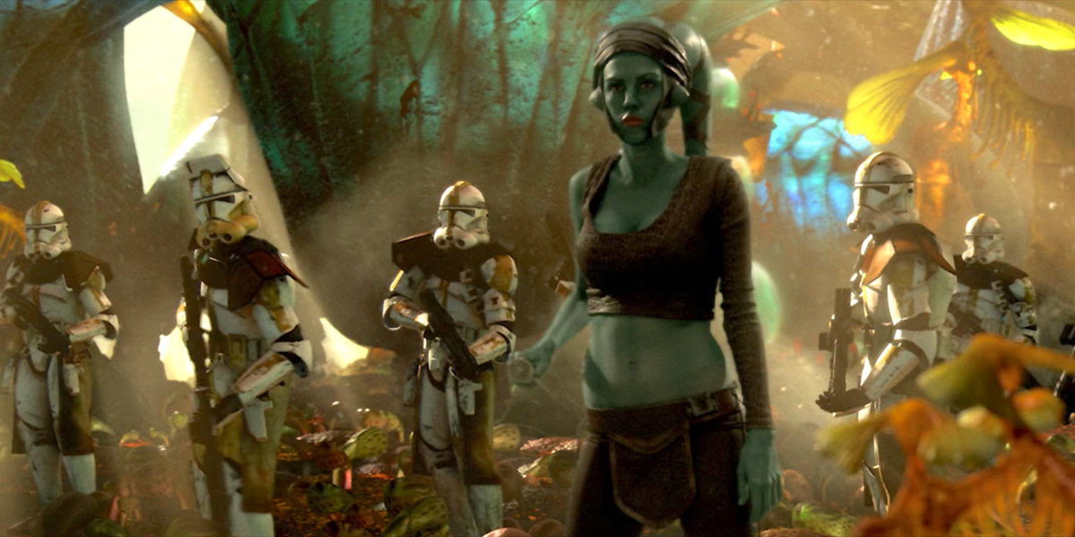 Aayla Secura looking queer in a revealing outfit right before her death scene in Revenge of the Sith
