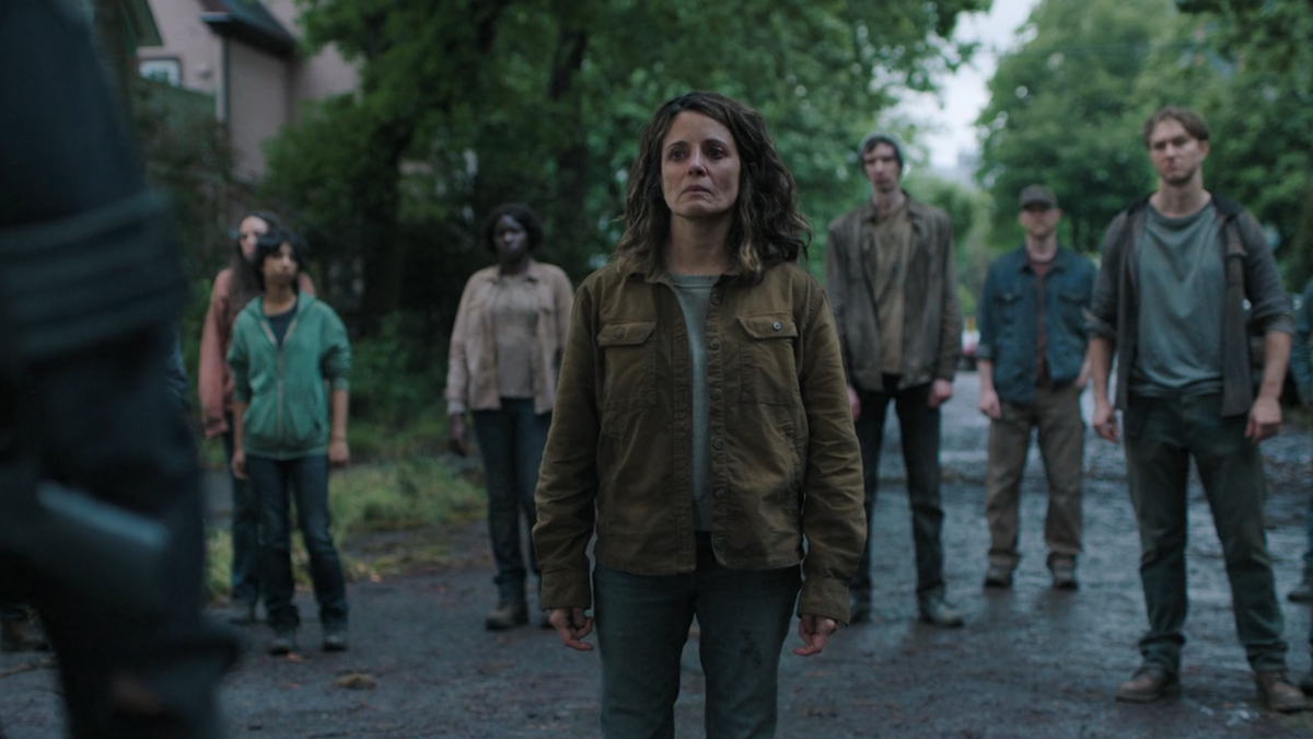The Last of Us 204: Hanrahan stands with some of her followers waiting for Isaac