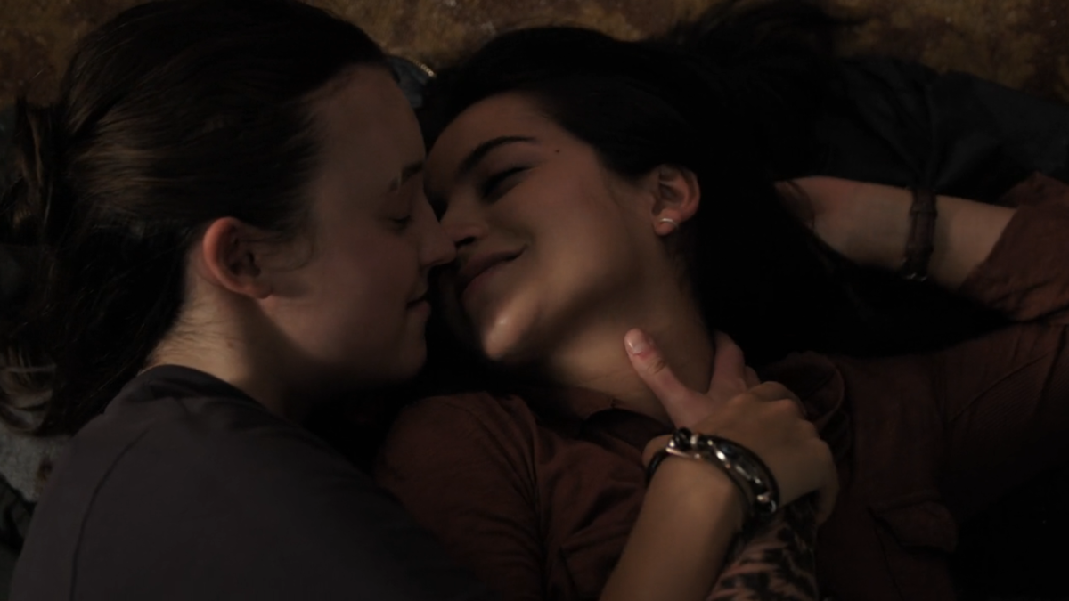 The Last Of Us 204: Ellie and Dina smile into gentle kisses because they are SO IN LOVE