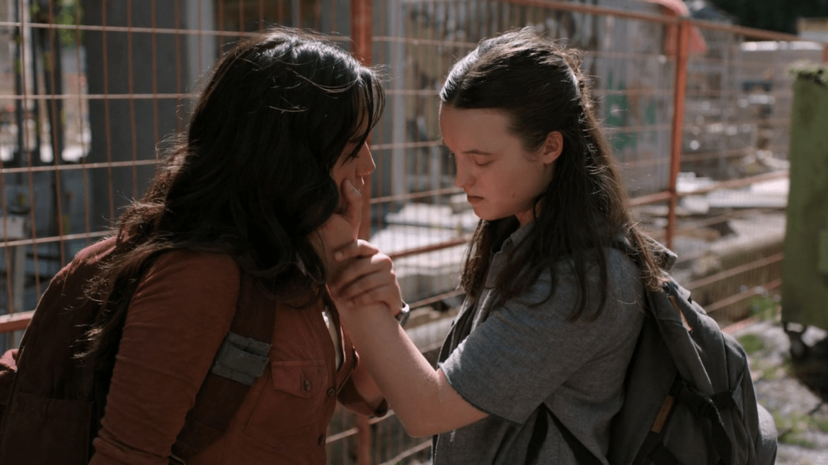 The Last of Us 205: Ellie holds Dina's face lovingly