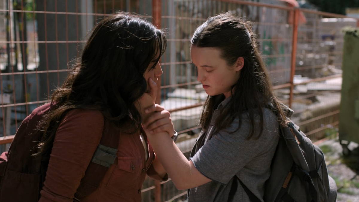 The Last of Us 205: Ellie holds Dina's face lovingly