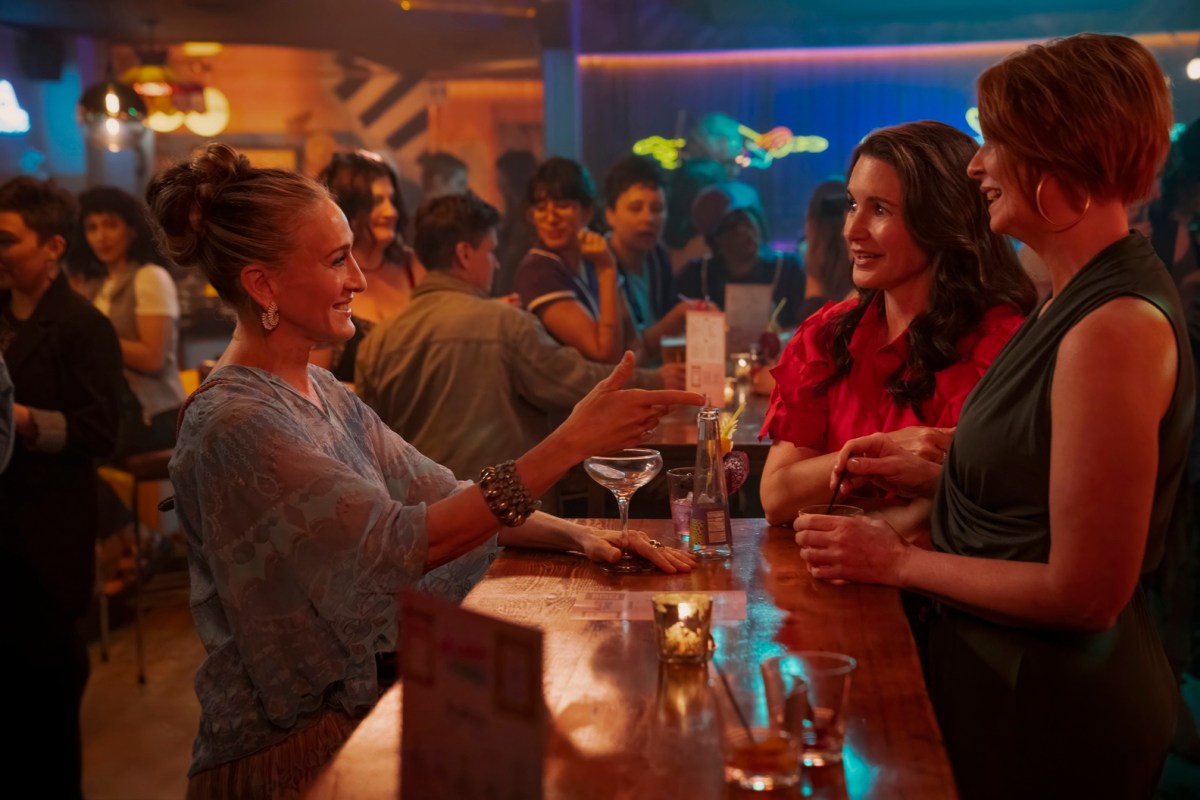 carrie holding out her finger to charlotte and miranda