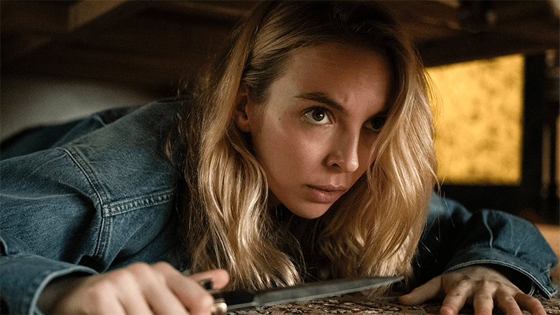 Villanelle creeps around with a knife