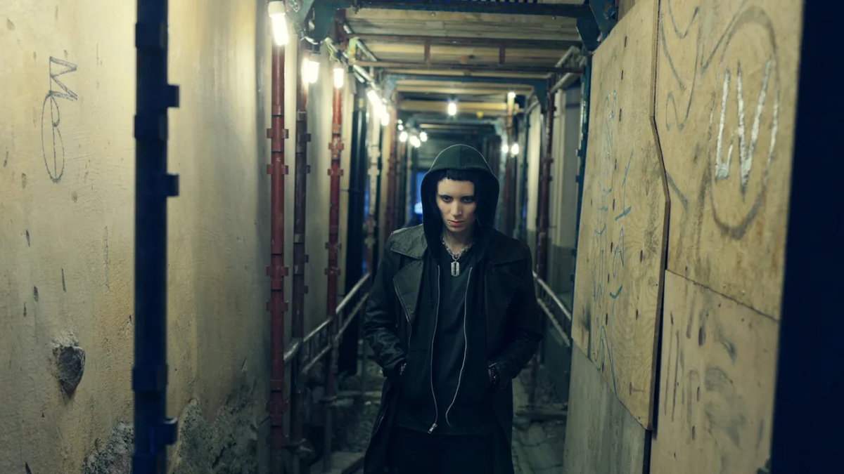 Rooney Mara as Lisbeth Salander walks through a narrow hallway