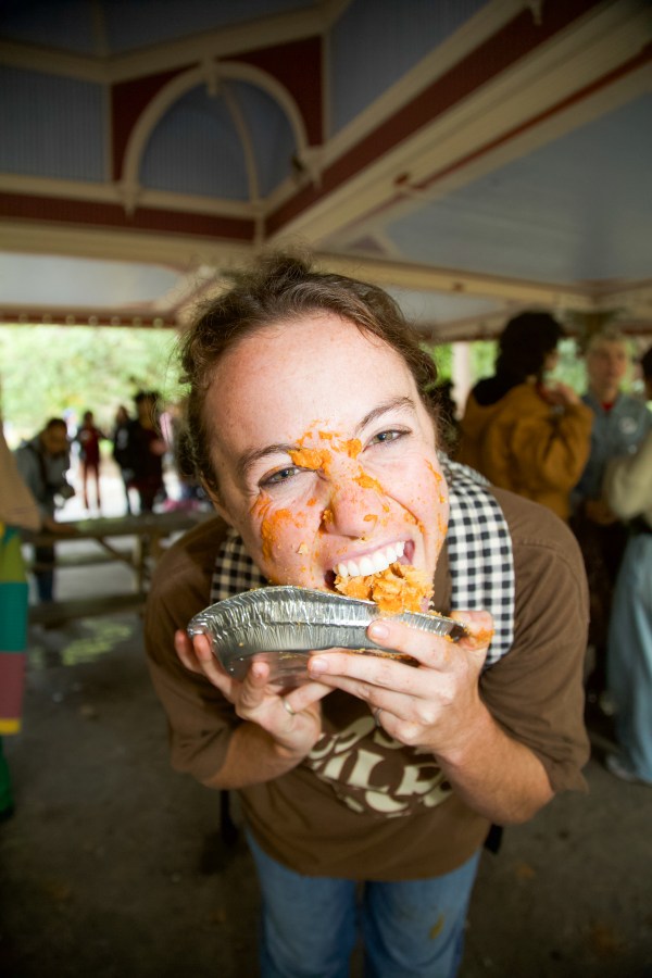 MMQ eating pie