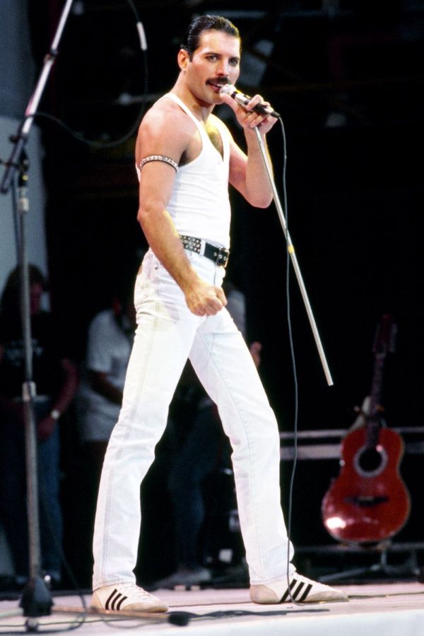 Freddie Mercury singing