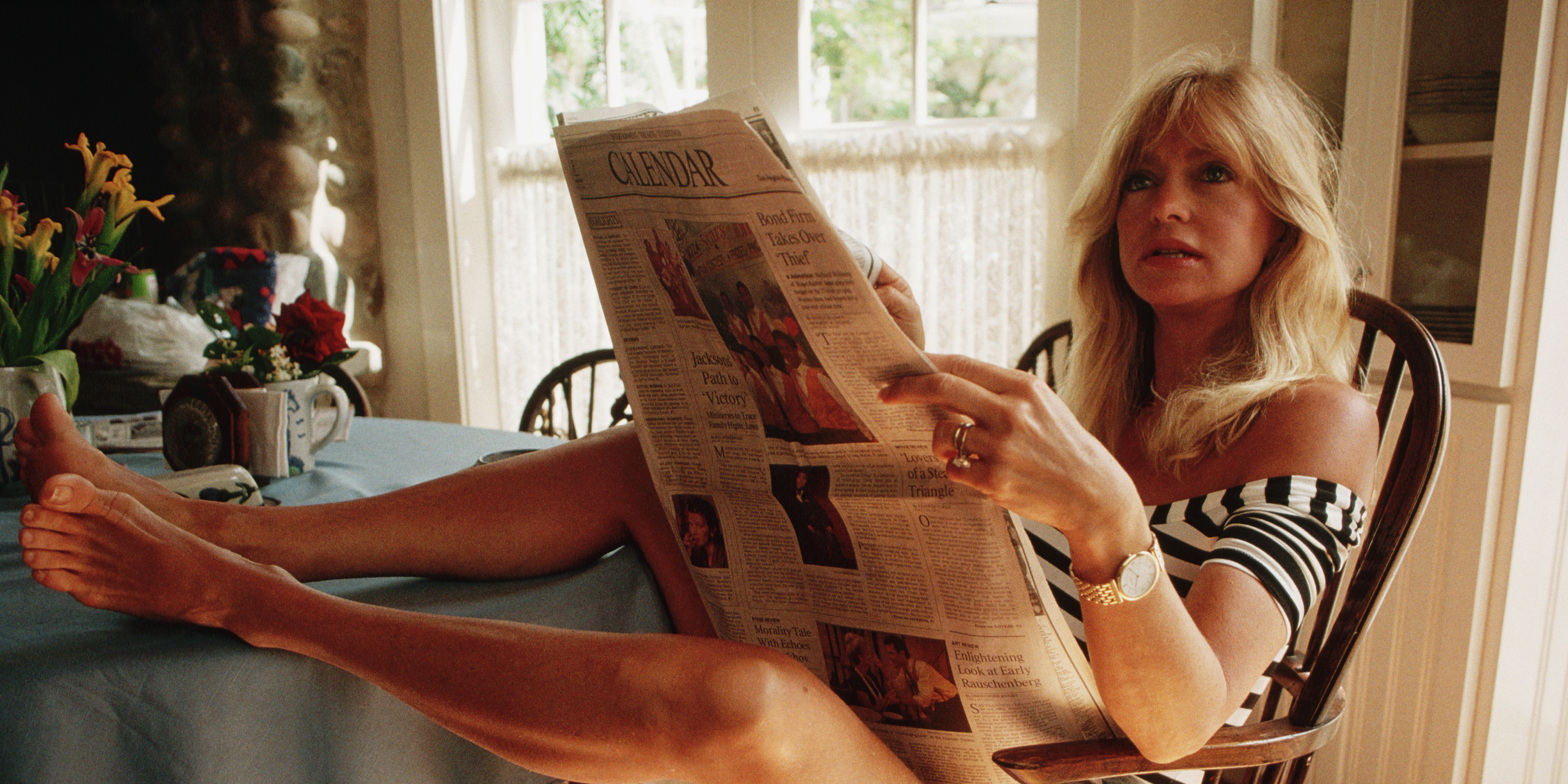 Actress Goldie Hawn Reading a Newspaper (Photo by David Turnley/Corbis/VCG via Getty Images)