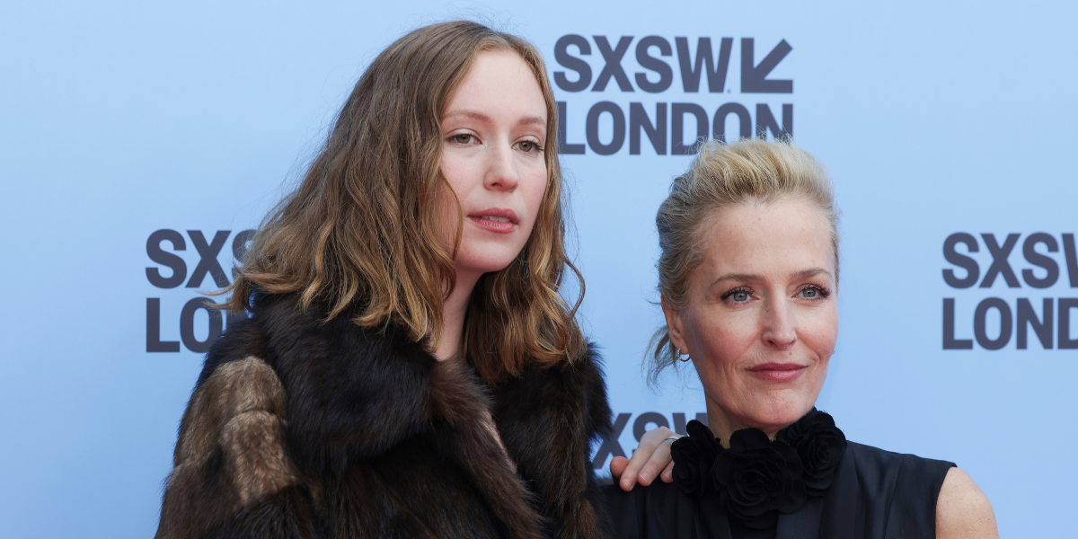 Hannah Einbinder and Gillian Anderson on tour for Camp Miasma